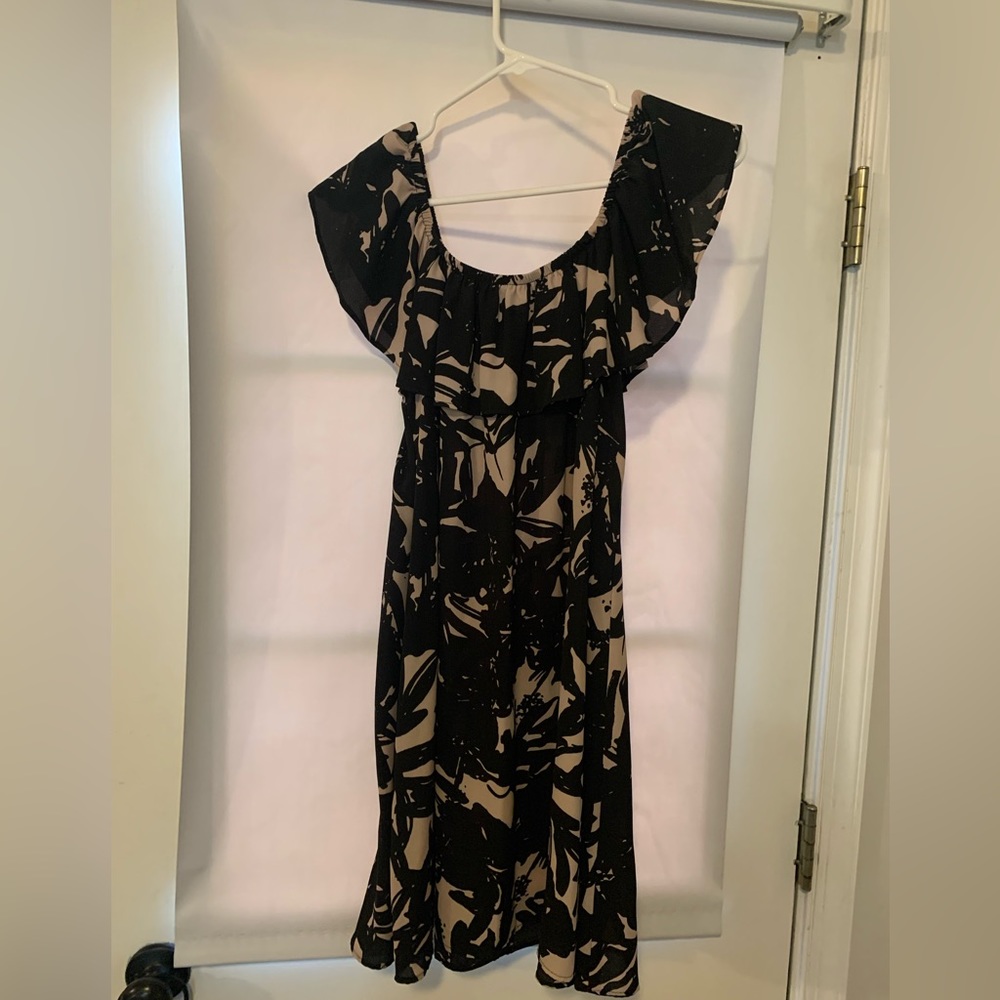 Small off the shoulders silk material dress